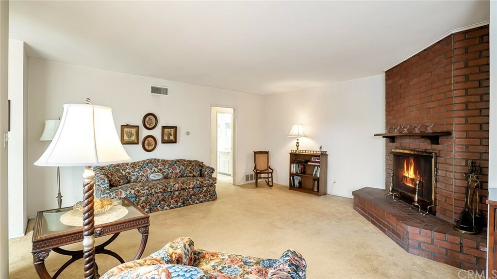 Property Photo:  3641 E Harding Street  CA 90805 