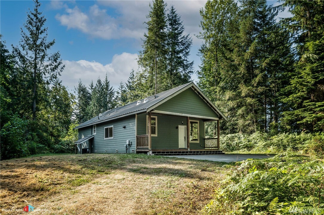 Property Photo:  10224 333rd Ave SE  WA 98294 