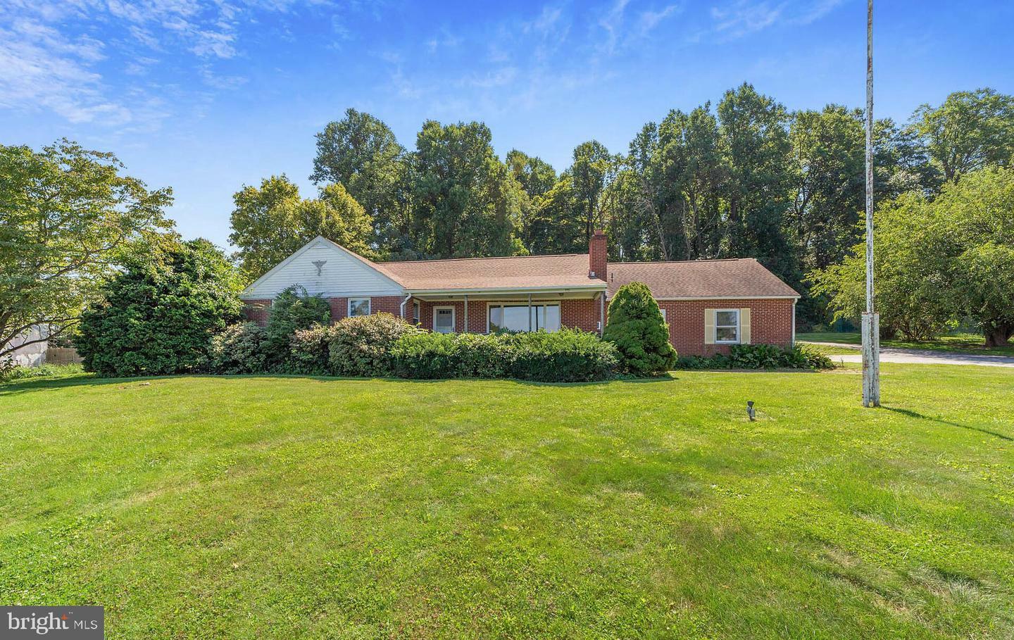 Property Photo:  1728 Horseshoe Pike  PA 19343 