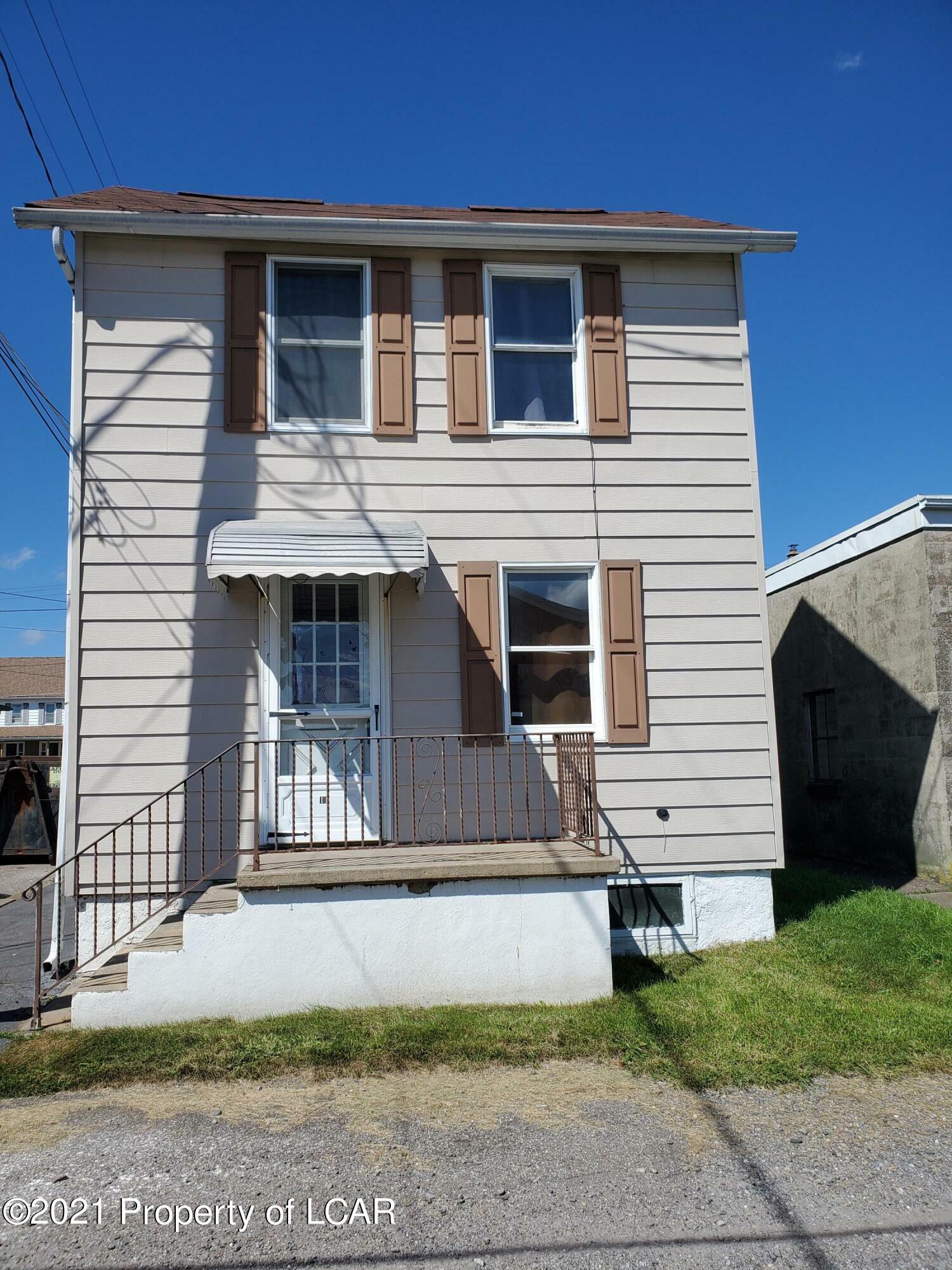 Property Photo:  11 Walnut Street  PA 18254 