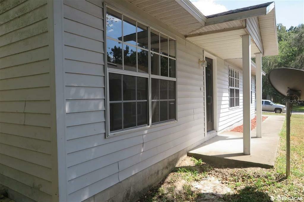 Property Photo:  2826 SW 40th Place  FL 32608 