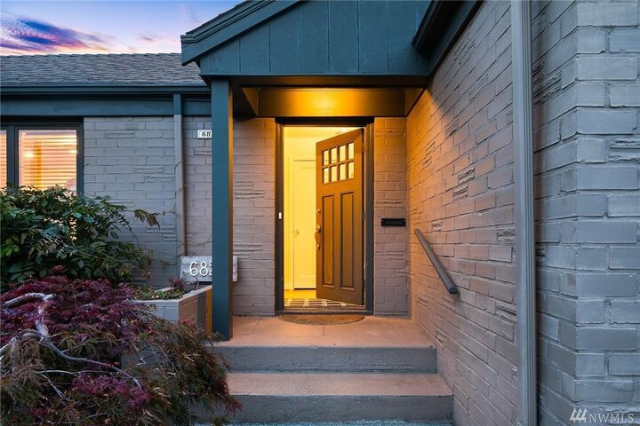 Property Photo:  6825 Seward Park Ave S  WA 98118 