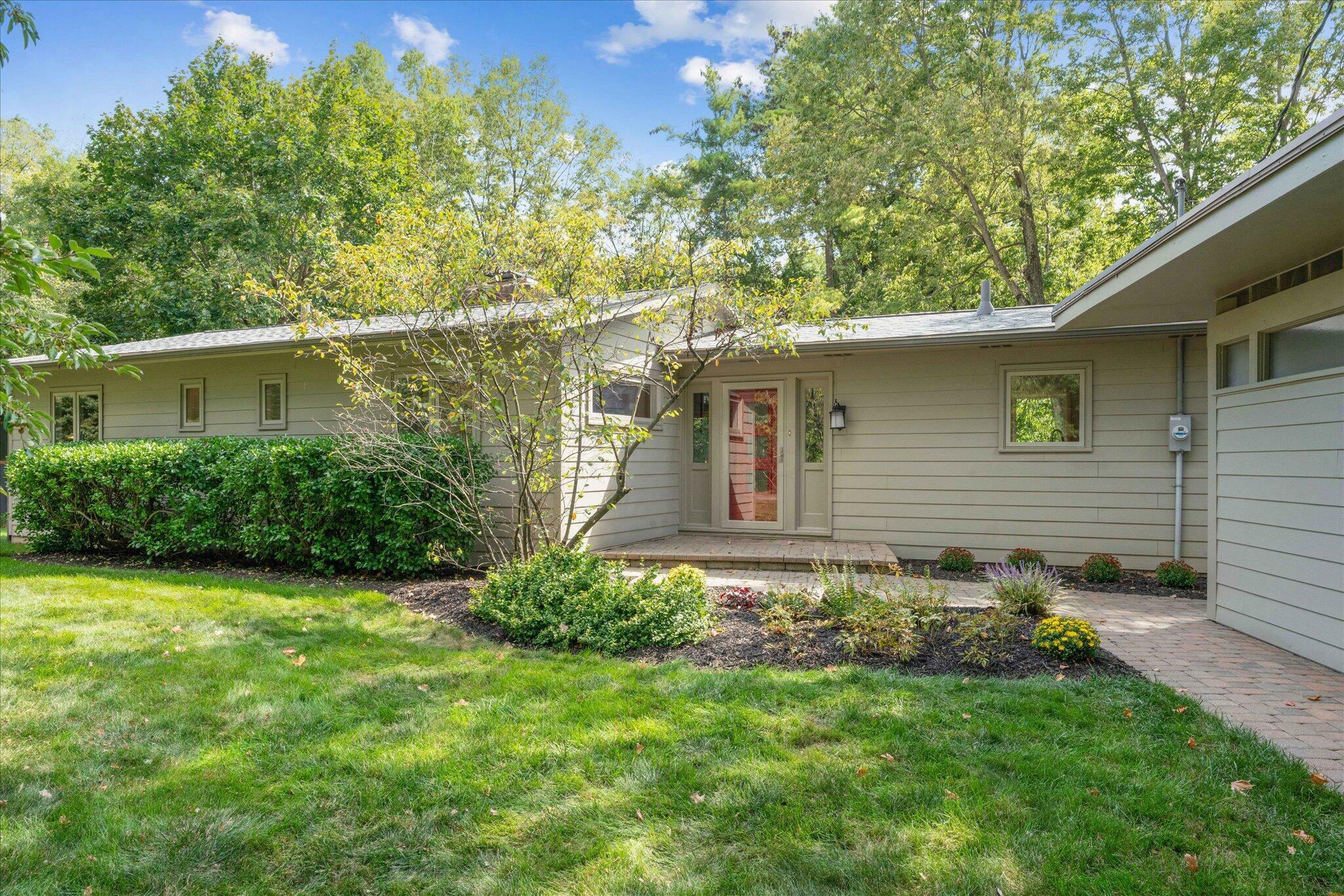 Property Photo: 2843 Canterbury Lane OH 43221