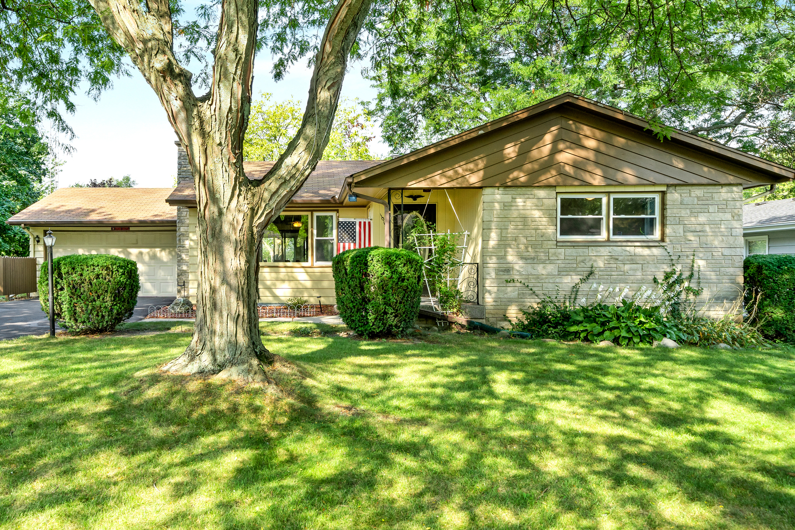 Property Photo:  1013 Wellman Avenue  IL 60538 