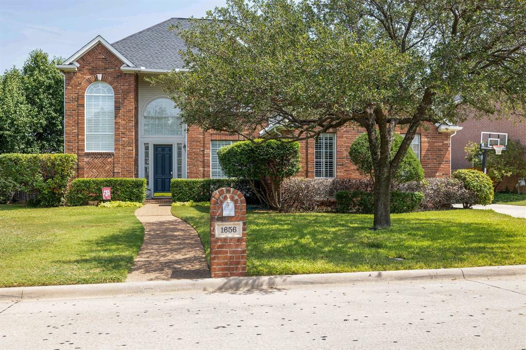 Property Photo:  1656 Oak Creek Drive  TX 76054 