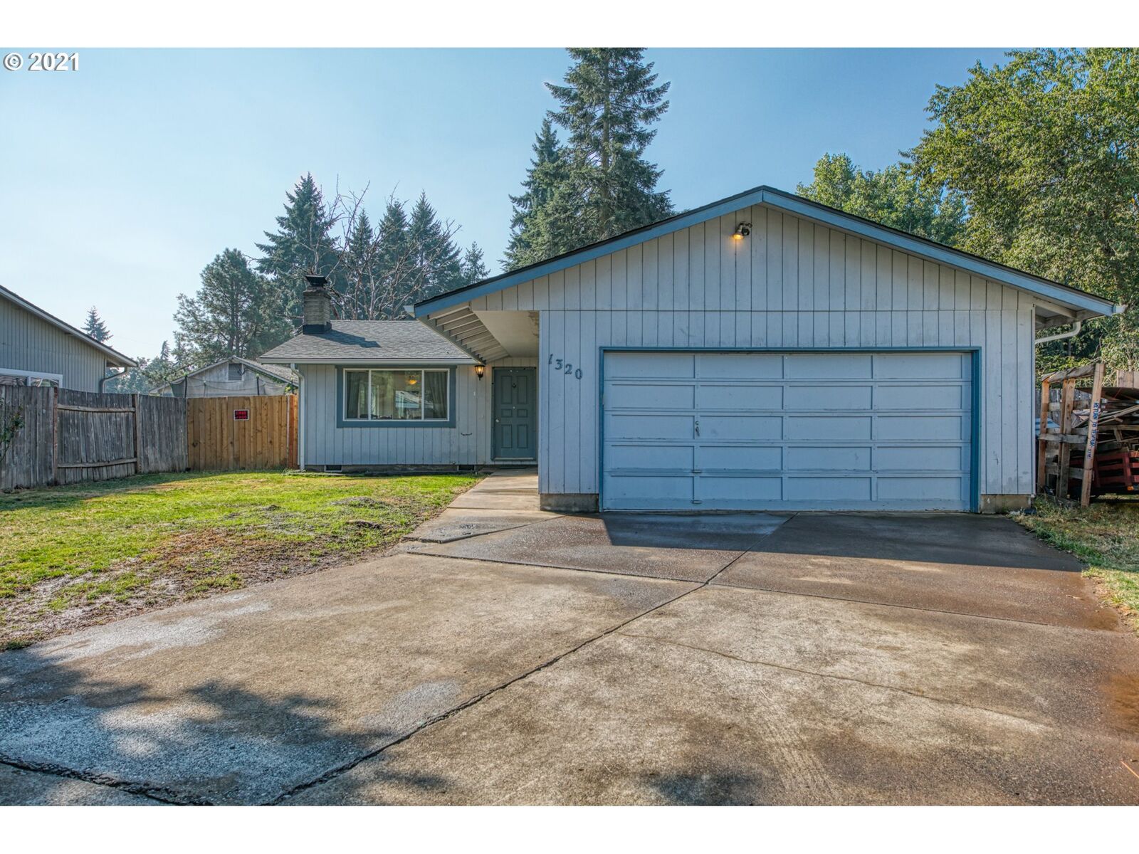 Property Photo: 1320 Chase St OR 97402