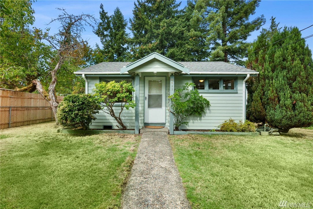 Property Photo:  6411 Montclair Ave SW  WA 98499 