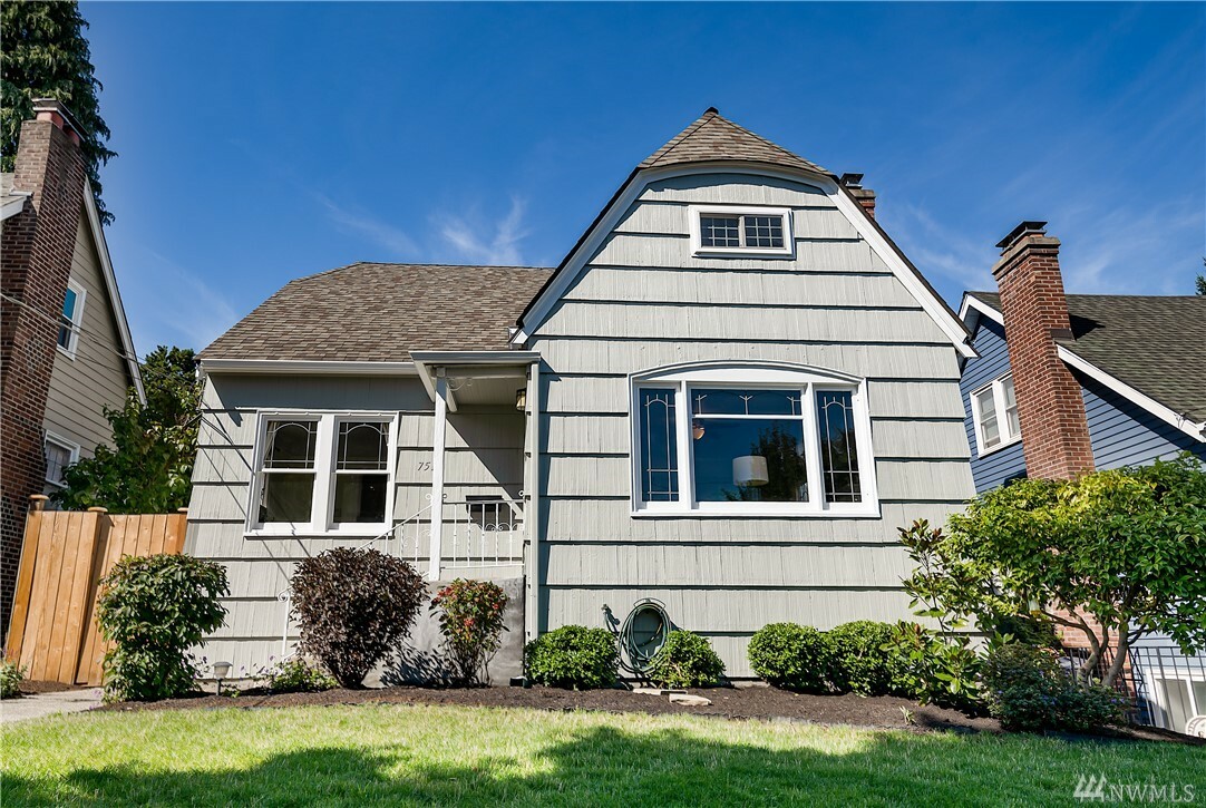 Property Photo: 7511 19th Ave NE WA 98115