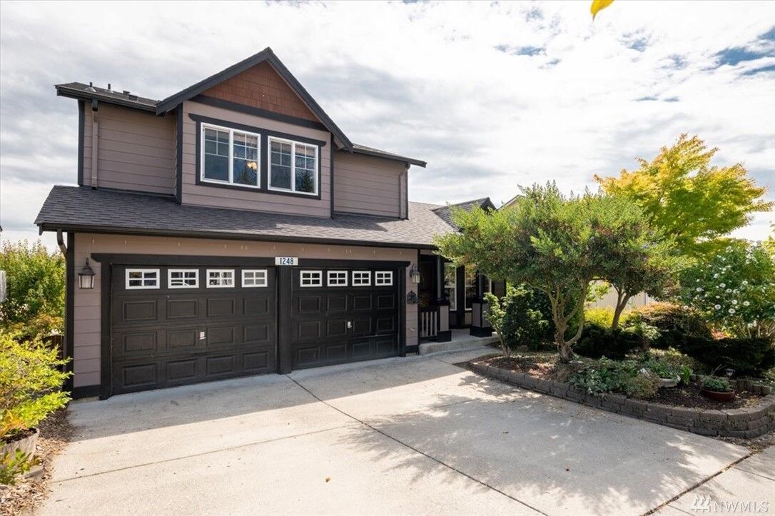 Property Photo: 1248 Arrezo Dr WA 98284