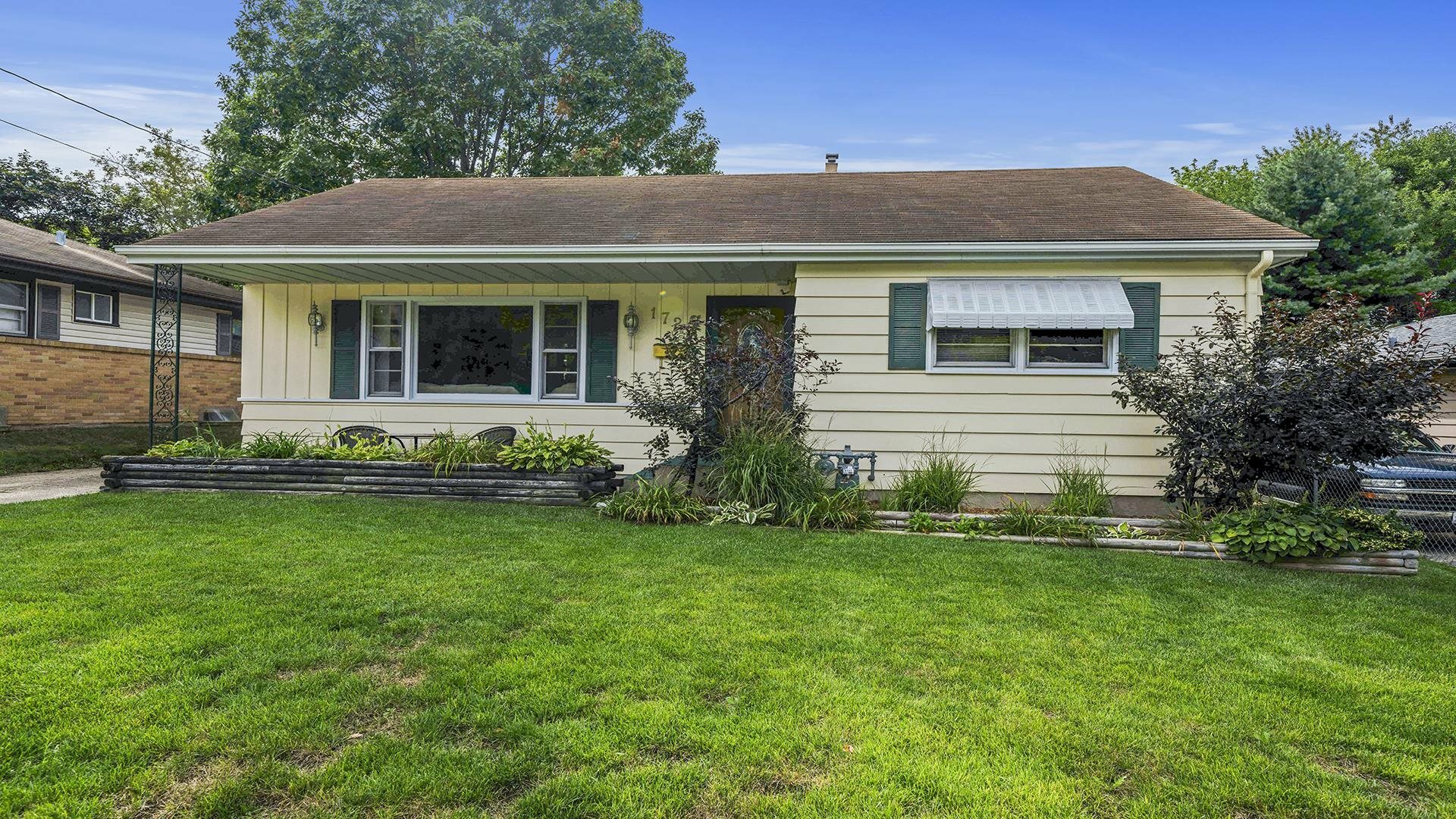 Property Photo:  1723 Log Cabin Avenue  IL 61108 