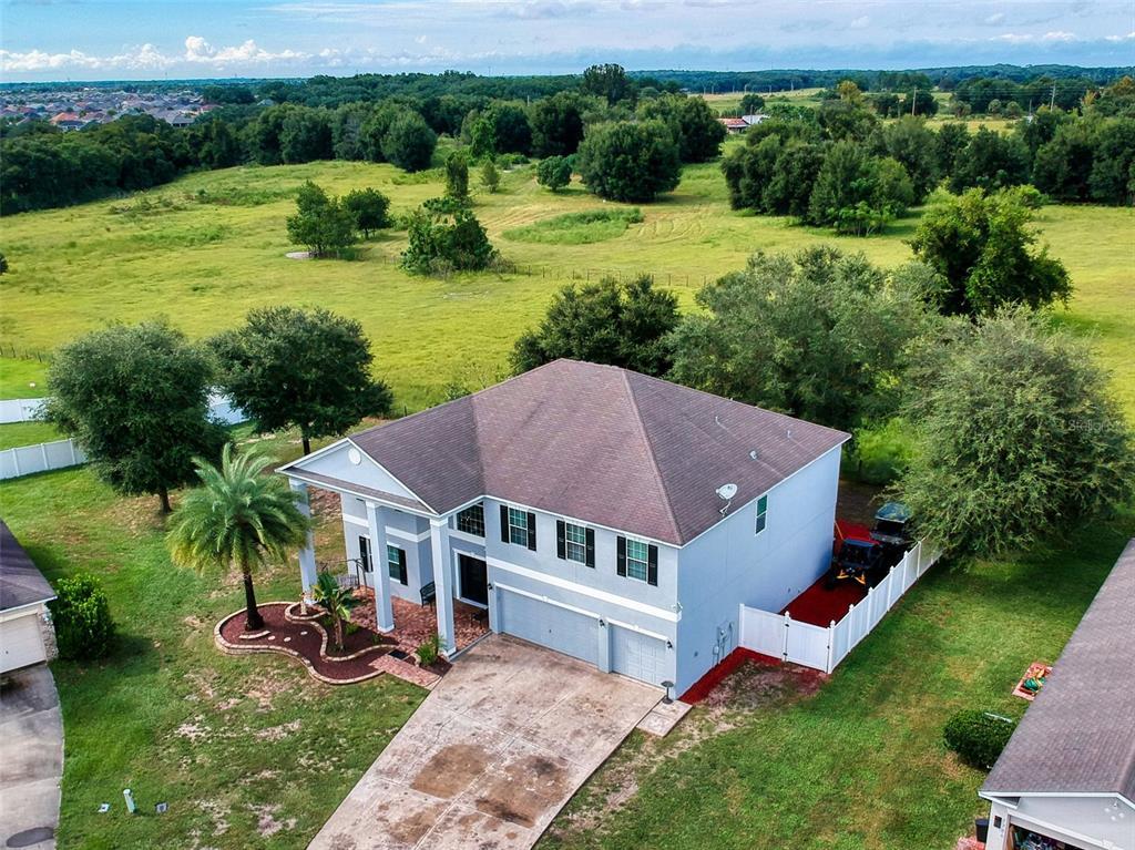 Property Photo: 1708 Hoofprint Court FL 34731