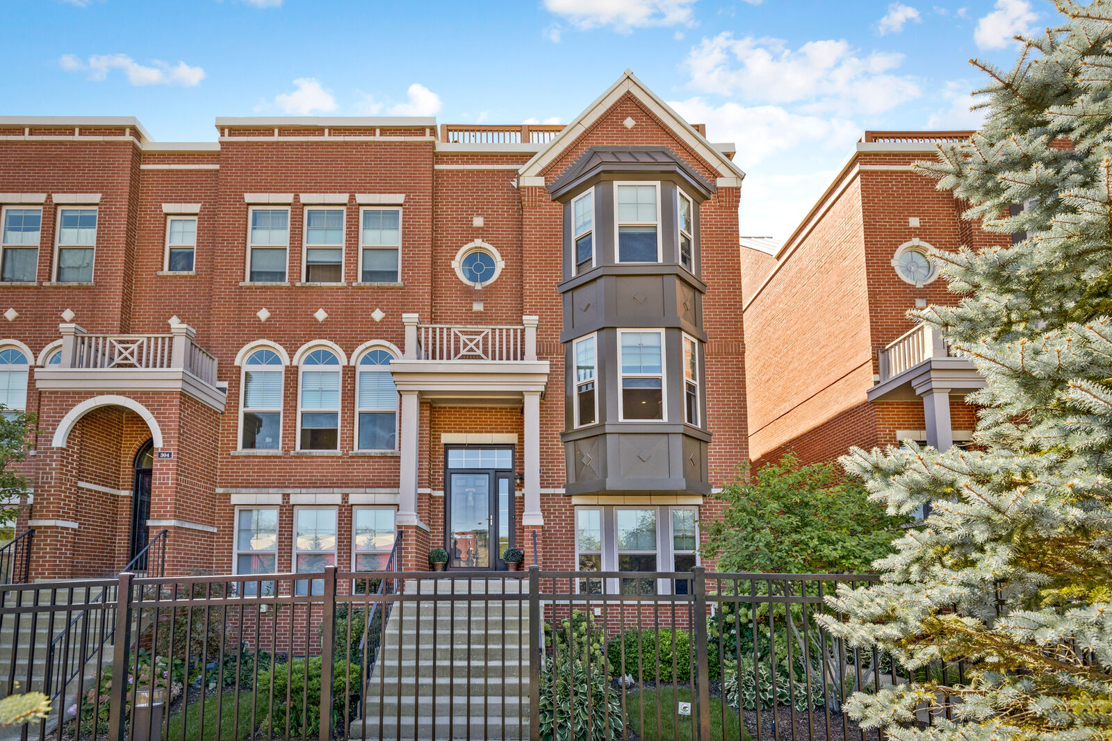 Property Photo: 306 Narragansett Court 56 IL 60053