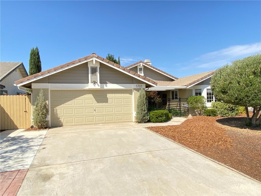 Property Photo:  1701 Current Lane  CA 93446 