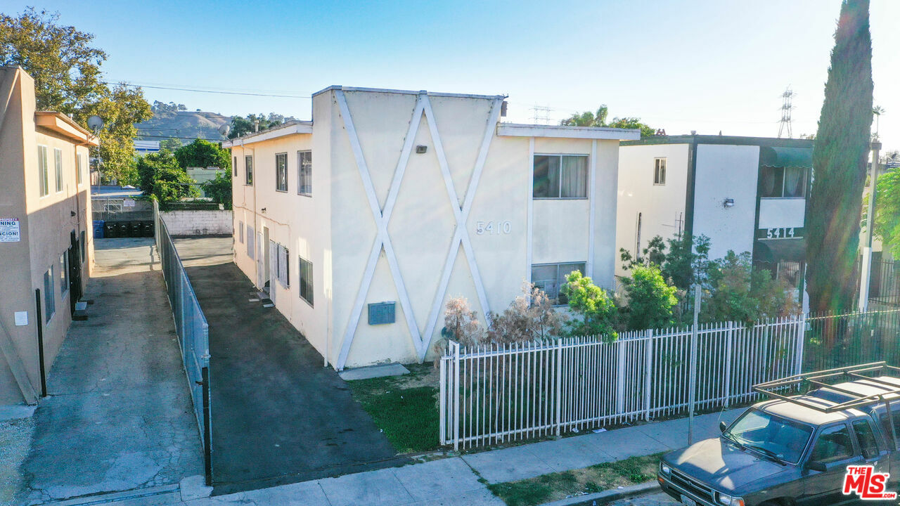 Property Photo:  5410   Blackwelder St  CA 90016 