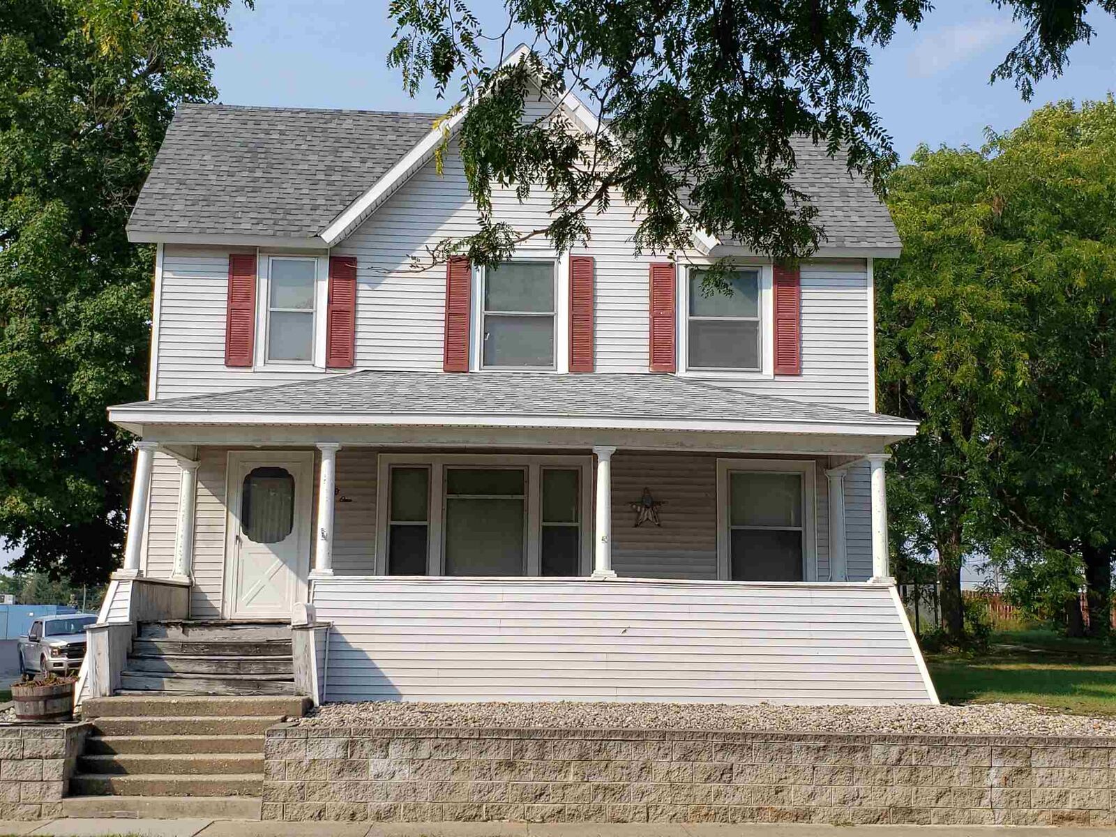 Property Photo:  301 E Mitchell Street  IN 46755-1887