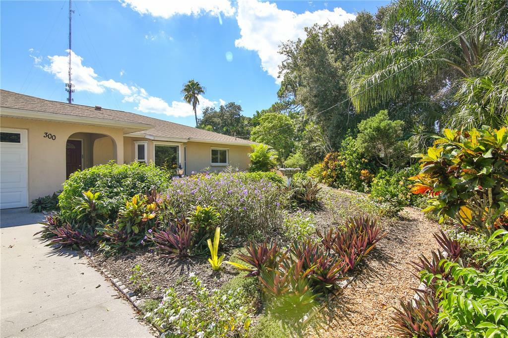 Property Photo:  300 South Drive  FL 34275 