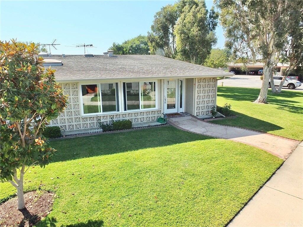 Property Photo:  13261 Del Monte Drive M12 36A  CA 90740 