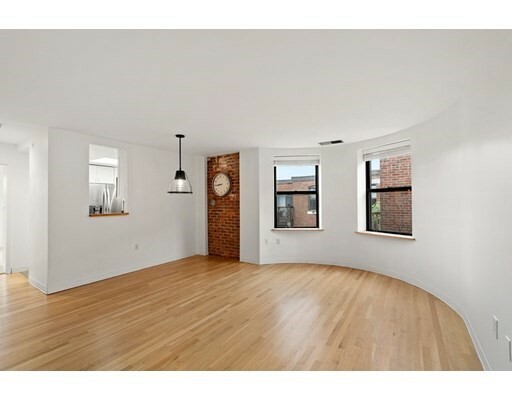 Property Photo:  84 Gainsborough St. 405W  MA 02115 