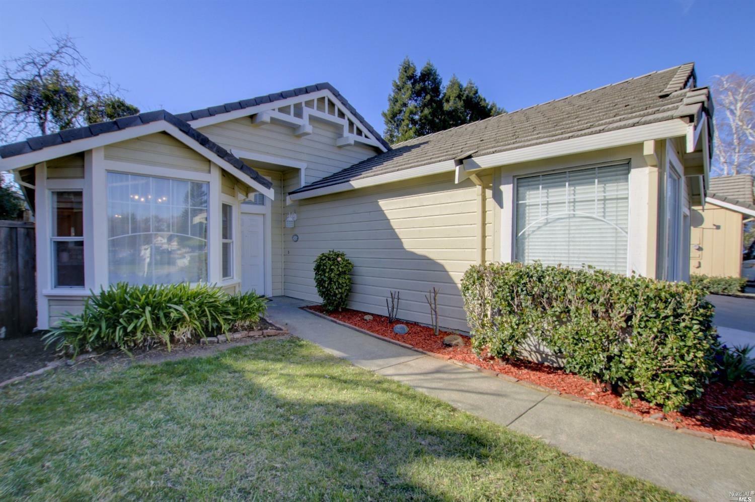 Property Photo:  648 White Oak Lane  CA 95687 