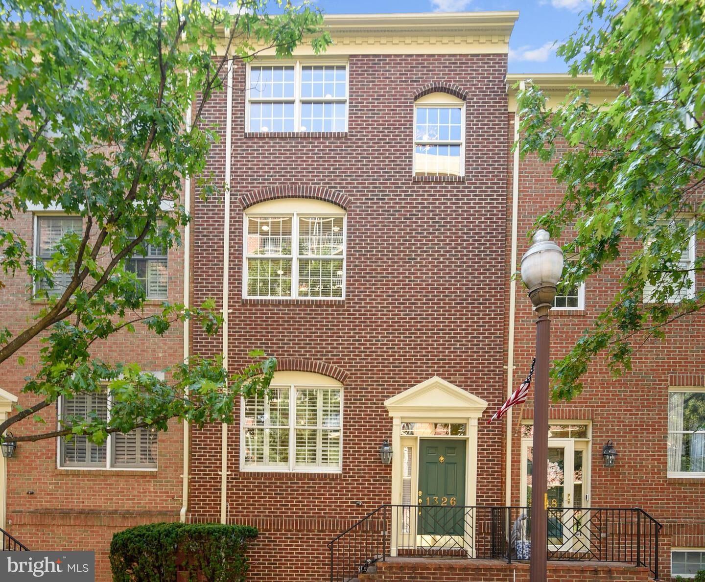 Property Photo:  1326 N Cleveland Street  VA 22201 