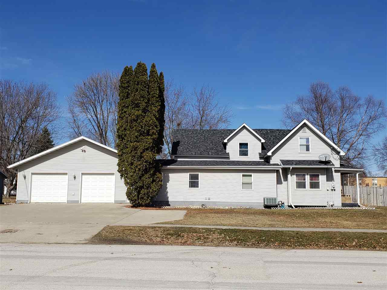 Property Photo:  618 Washington Street  IA 52142 