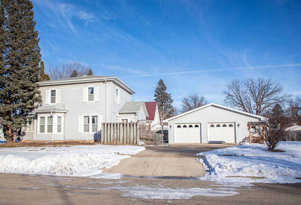 Property Photo:  302 5th Street NW  IA 50677 