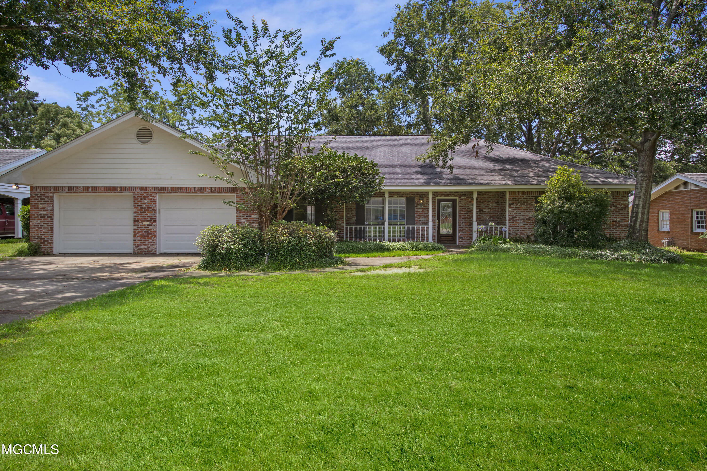 Property Photo: 3 E 52nd Street MS 39507