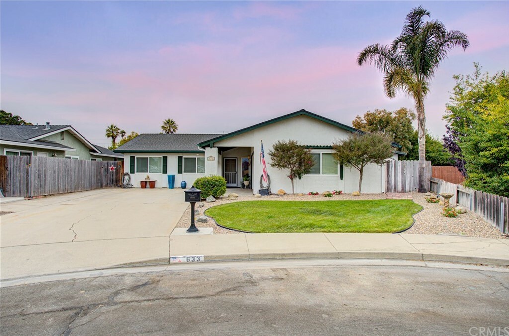 Property Photo:  633 Garfield Place  CA 93420 