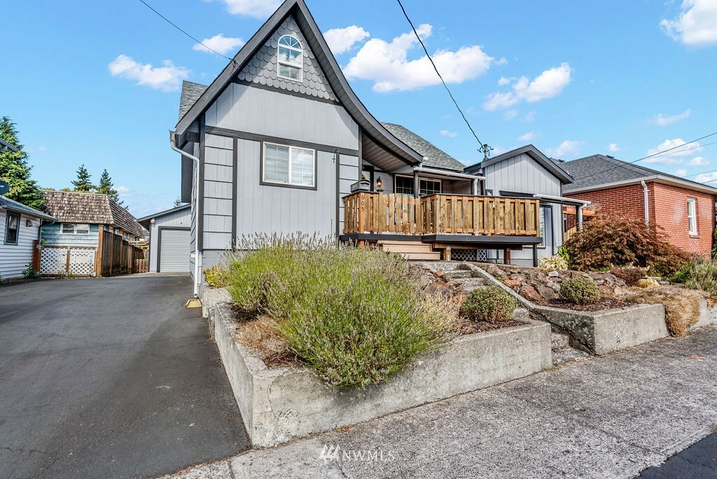 Property Photo: 605 Church Street WA 98626
