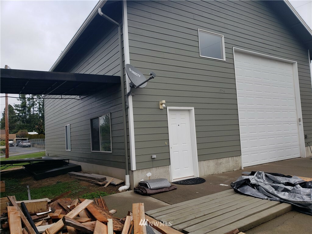Property Photo: 1711 Emerald Street WA 98354