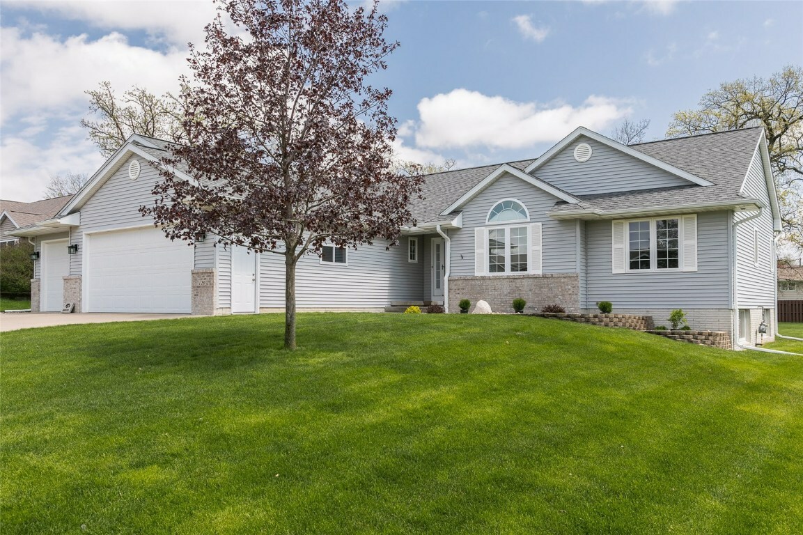 Property Photo:  120 Shelly Drive  IA 52328 