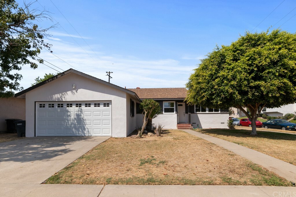 Property Photo:  404 S Plum Lane  CA 92868 