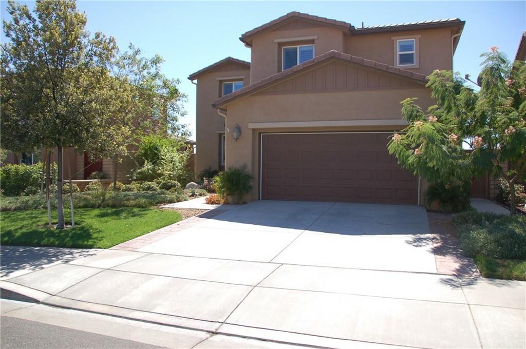 Property Photo:  19556 Lanfranca Drive  CA 91350 