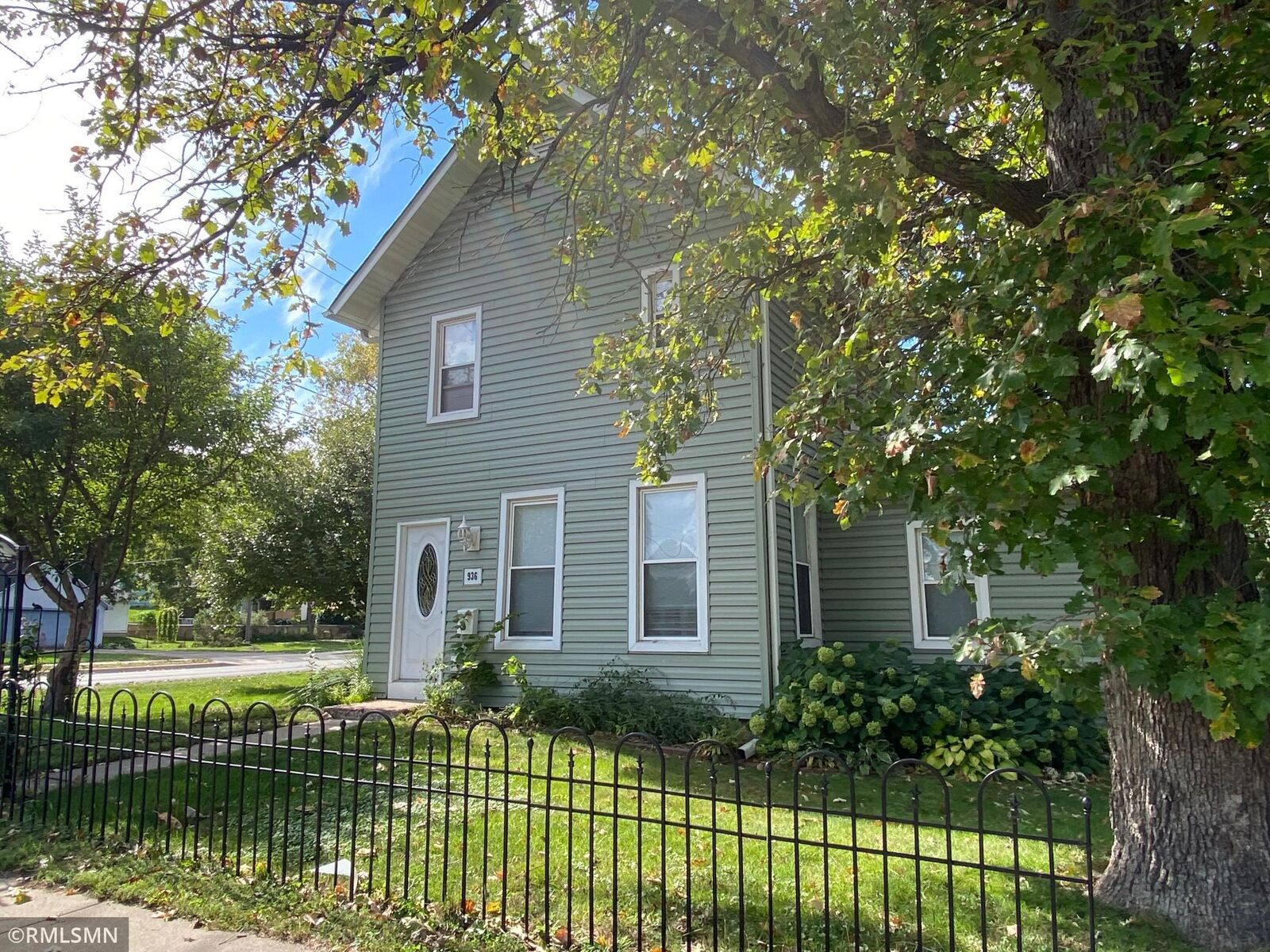 Property Photo:  936 Tyler Street  MN 55033 
