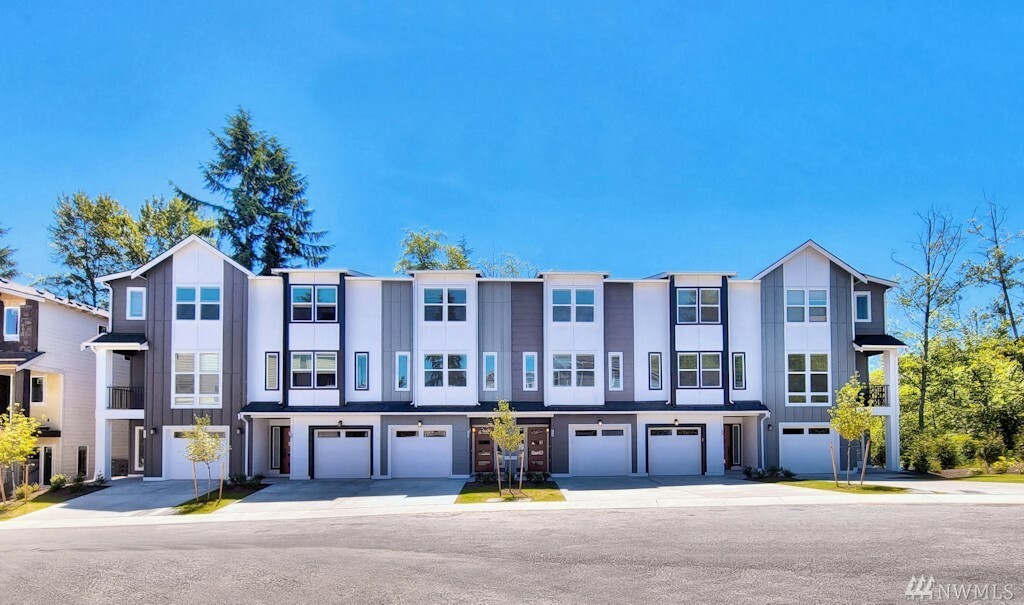 Property Photo: 13717 Admiralty Wy E2 WA 98087