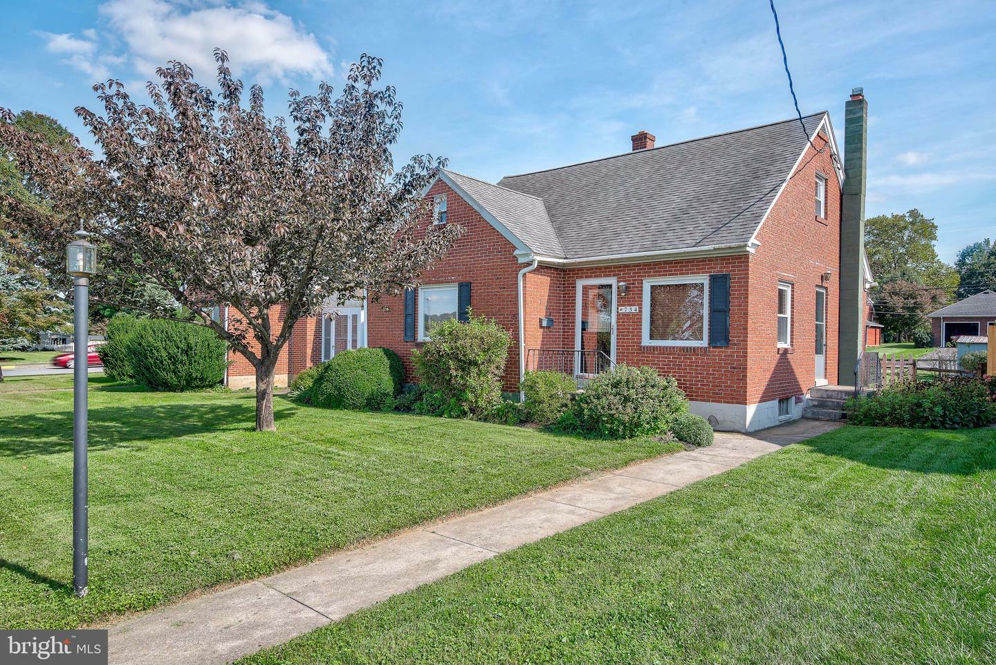 Property Photo: 734 E Cherry Street PA 17078