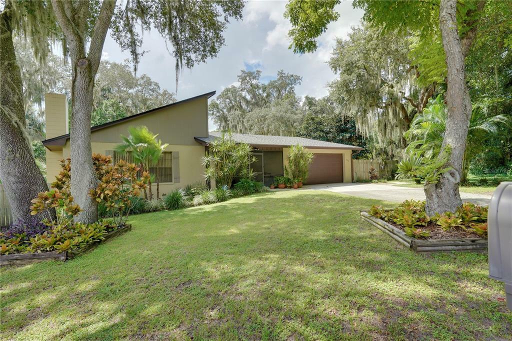 Property Photo:  850 Lake Elbert Park NE  FL 33881 