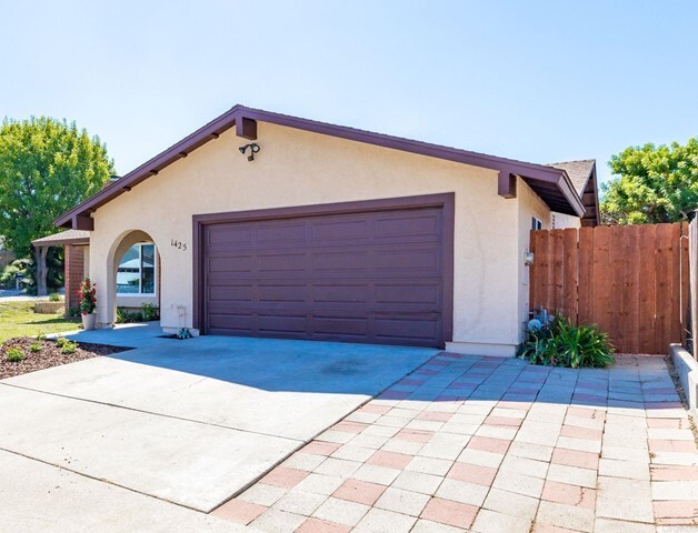Property Photo: 1425 Cottonwood Court CA 92069
