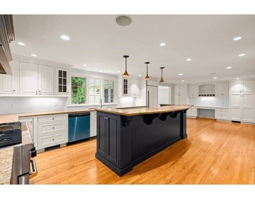 Property Photo: 25 Chatham Circle MA 02481