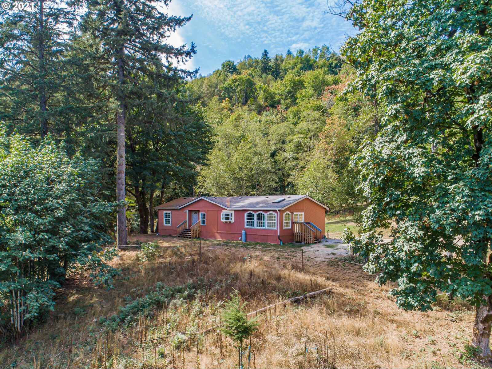 Property Photo: 52 Upland Rd WA 98671