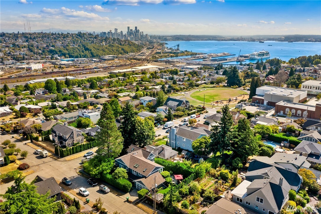 Property Photo: 2531 27th Ave W WA 98199