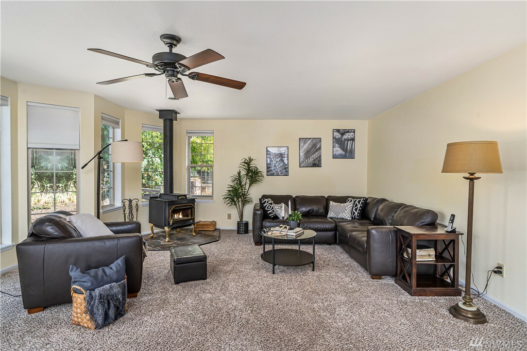 Property Photo: 18003 Rhodes Lake Rd E WA 98391