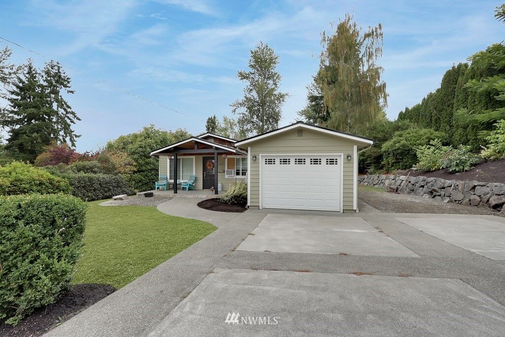 Property Photo:  1214 Hemlock Street  WA 98354 