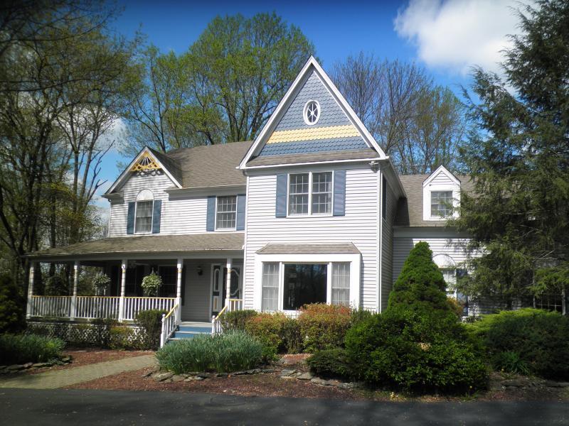 Property Photo:  11 Chrystal Dr  NJ 08833 