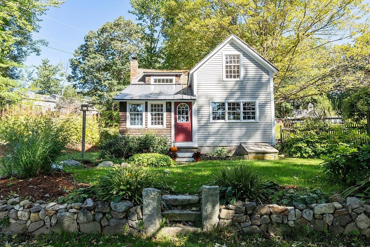 Property Photo:  306 Cemetery Road  NH 03082 