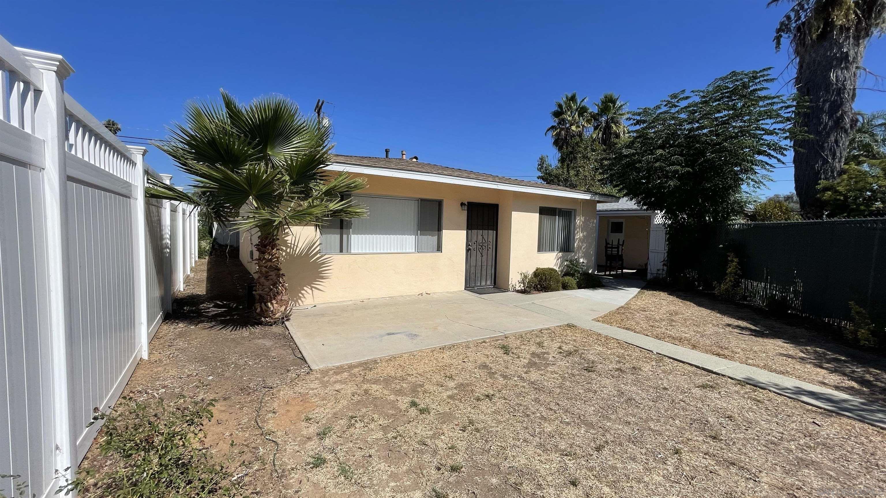 Property Photo: 622 W 11th Ave CA 92025