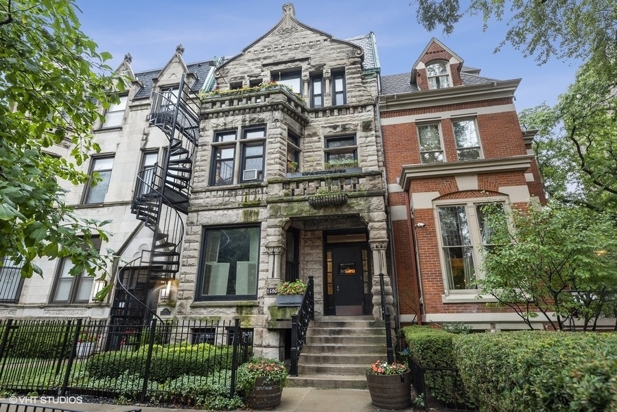 Property Photo: 1505 N Dearborn Parkway 2F IL 60610
