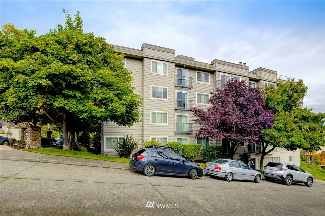 Property Photo: 2200 Thorndyke Avenue W 210 WA 98199