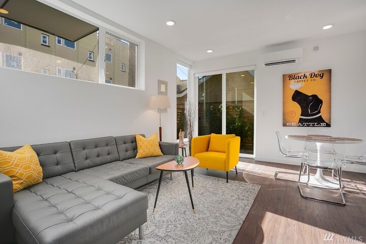 Property Photo: 1112 13th Ave F WA 98122