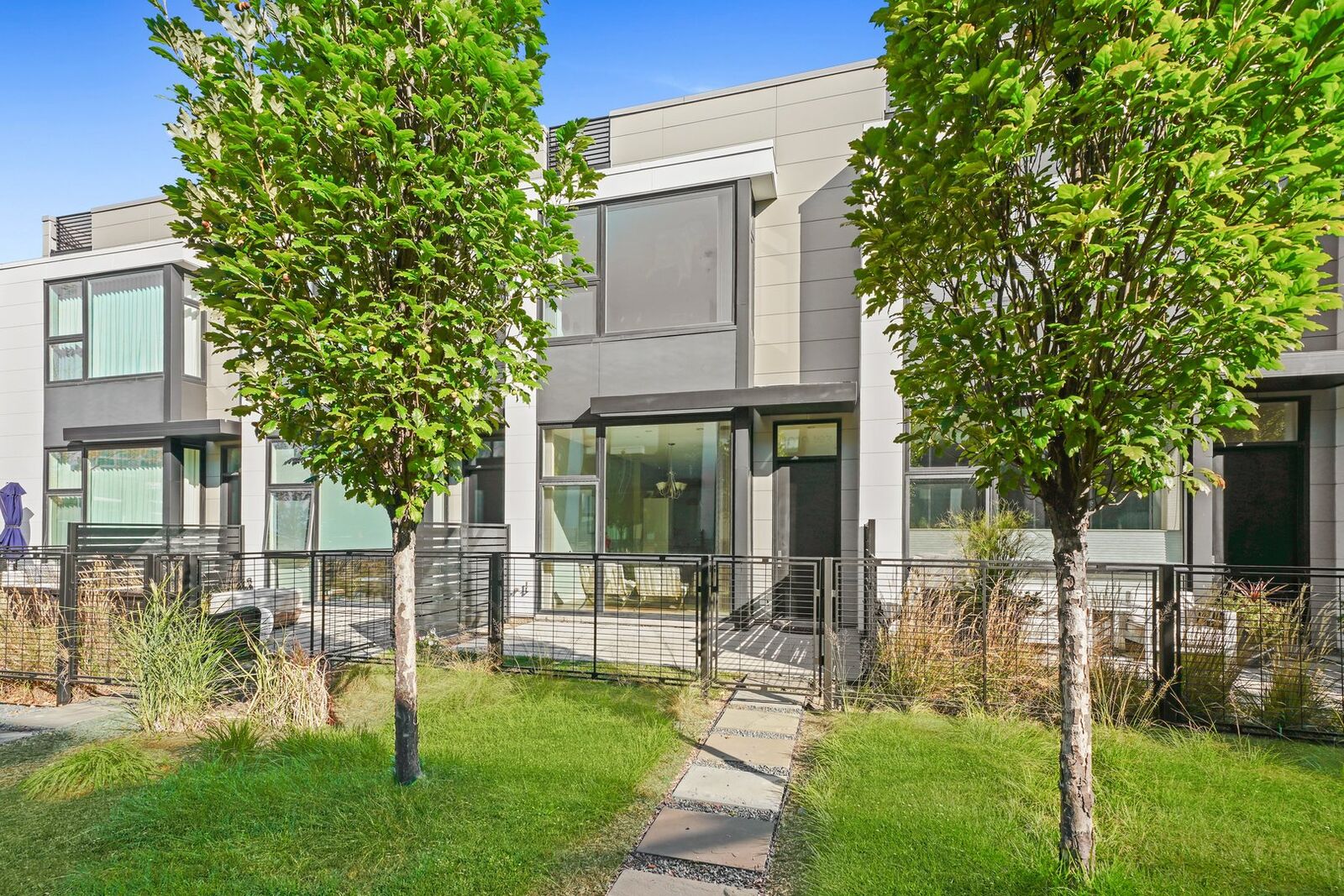 Property Photo: 1019 N Cleveland Avenue 3 IL 60610